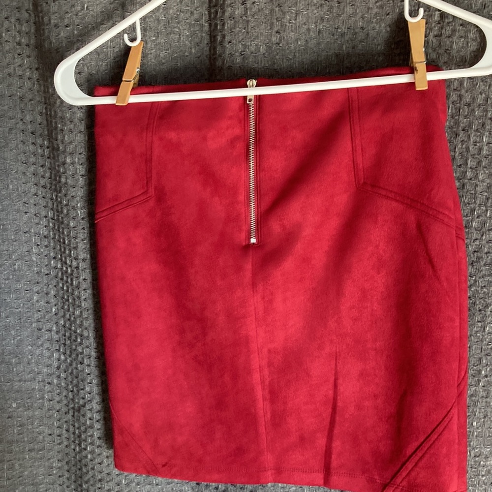 Have skirt - Picture 4 of 4